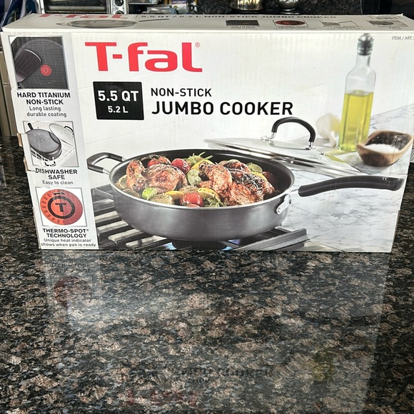 T-FAL 5.5 QT NON STICK JUMBO COOKER  W LID 1092330 NWT - Picture 1 of 5
